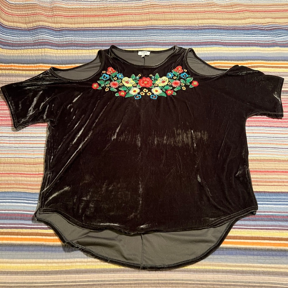 UMGEE USA Black Velvet Cold Shoulder‎ Embroidered Floral Top Size L
